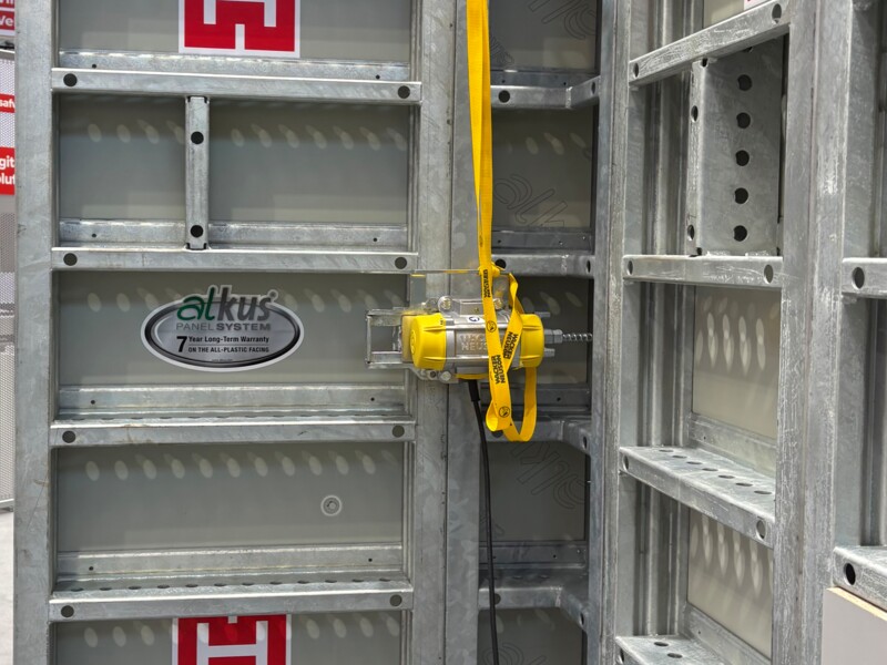 DE MANTO Rahmen mit alkus® Platten auf der bauma 2025. | © Hünnebeck