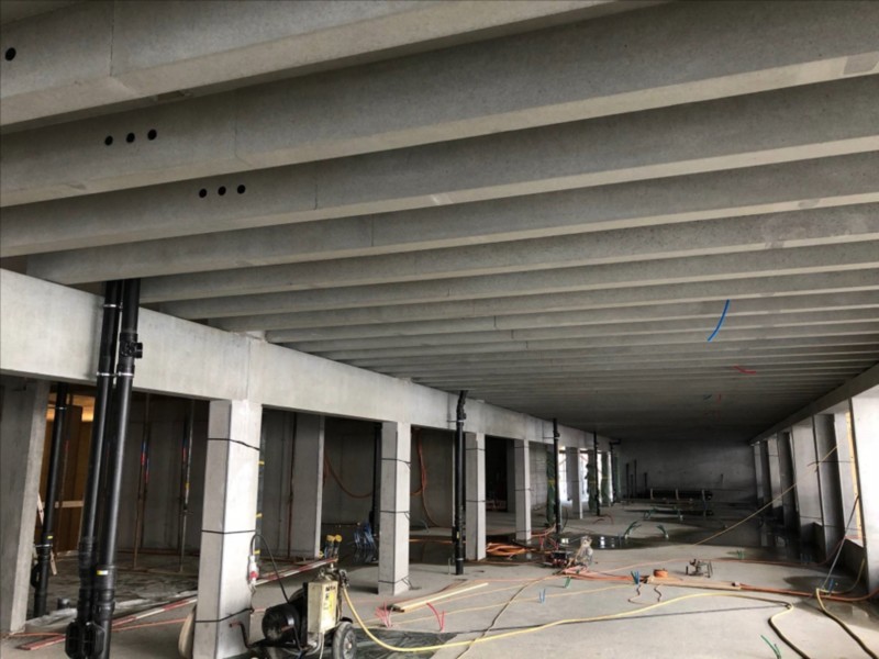 Kantonsspital Chur Die T-Träger-Deckenplatten im neuen Bettenhaus M des Kantonsspitals Chur. © alkus AG