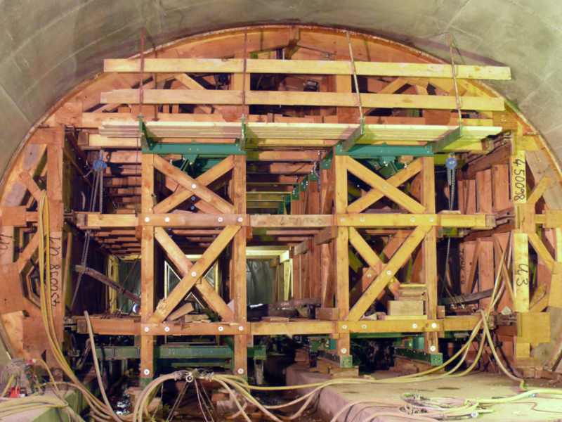 Referenz: Tunnel Blessberg Der verfahrbare Schalwagen ermöglichte eine termingerechte Fertigstellung. Auch nach 20 Einsätzen zeigt die alkus® Vorsatzschalung GM 6 fast keine Verschleißerscheinungen.